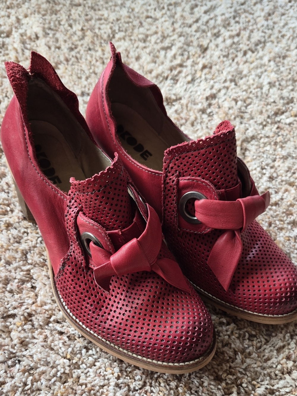Women's Red Perforated Leather Heels with Decorative Knot, 37